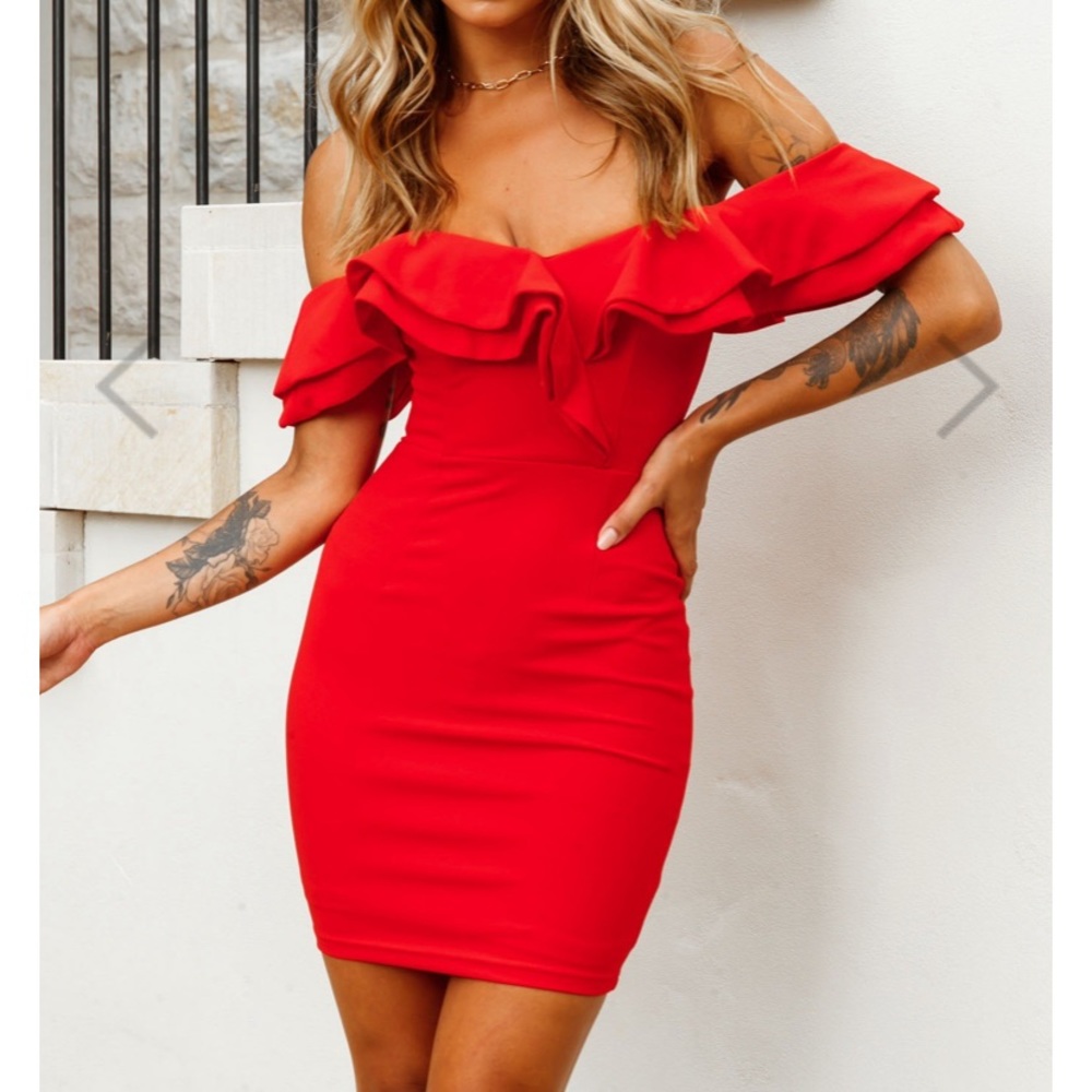 Selfie Leslie Off-Shoulder Red Dress - size M
